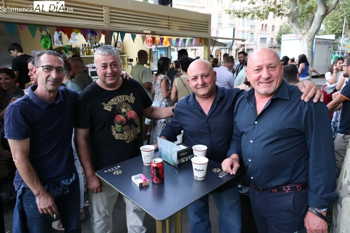 Gran ambiente en las casetas de La Alamedilla | FOTOS: David Sañudo