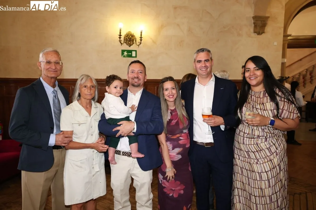 La Corporación Municipal celebra su recepción oficial con un cóctel en el Casino | FOTOS: David Sañudo