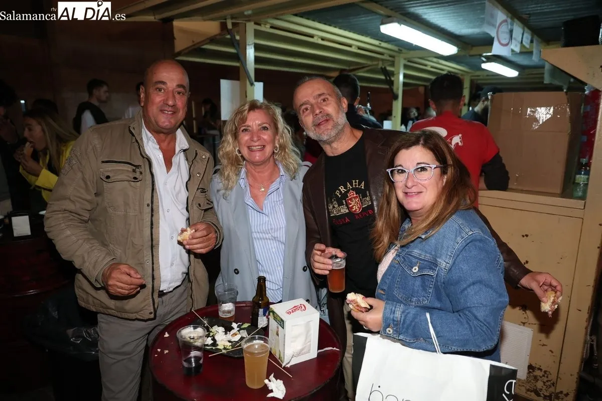 El buen ambiente se consolida en las casetas de La Rúa en el ecuador de la Feria de Día | FOTOS: David Sañudo 