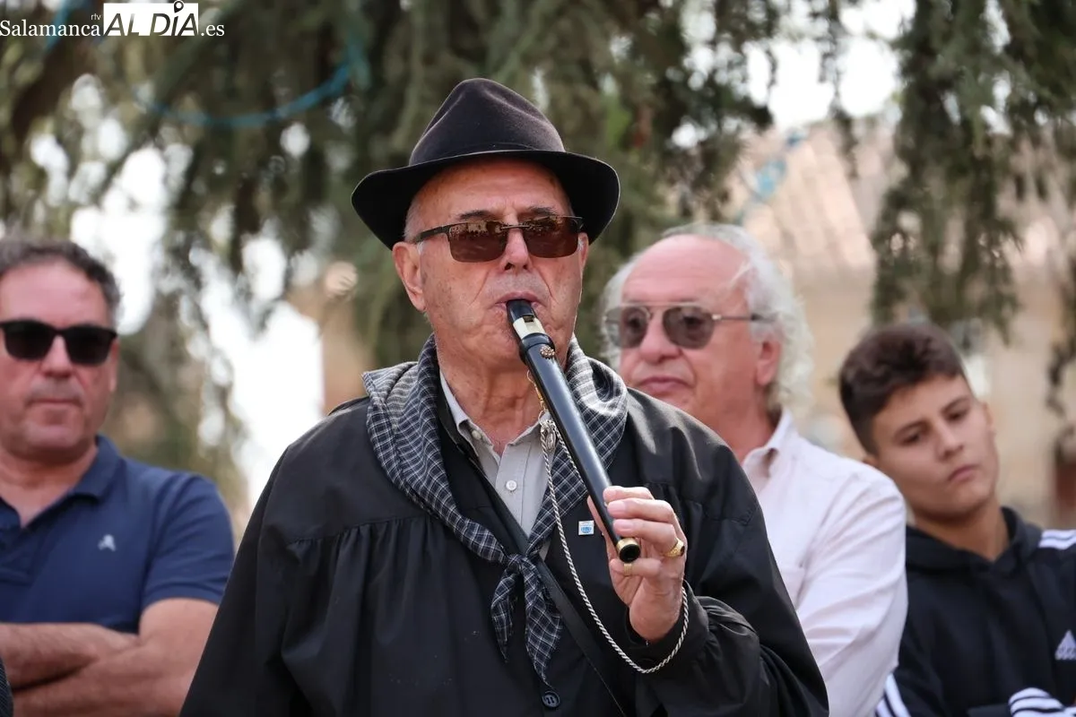 El sonido del tamboril inunda los barrios de Salamanca en la víspera de su gran día | FOTOS: David Sañudo