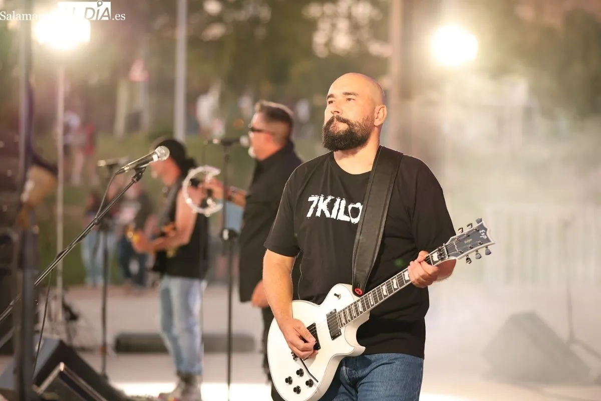 El rock salmantino de Ruido de fondo resuena en el Parque Elio Antonio Nebrija | FOTOS: David Sañudo 