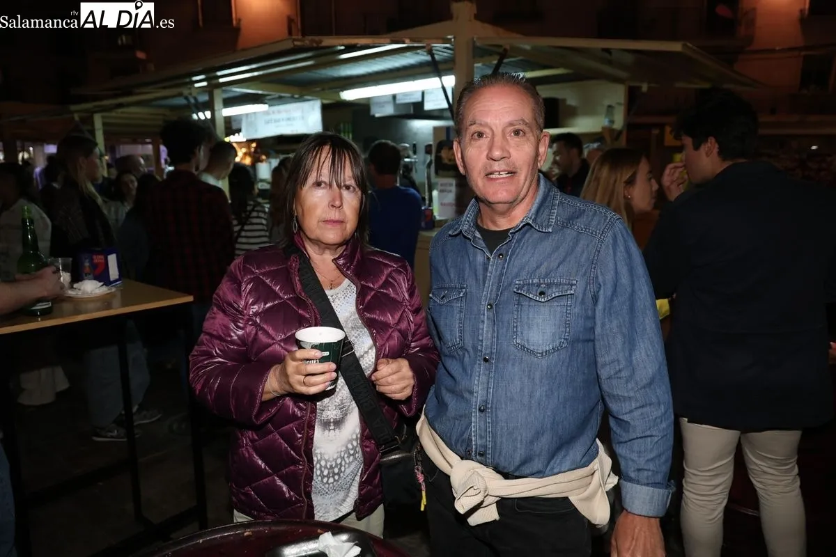 El buen ambiente se consolida en las casetas de La Rúa en el ecuador de la Feria de Día | FOTOS: David Sañudo 