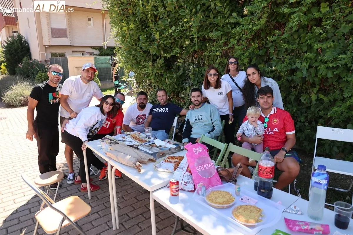 Los vecinos de Huerta Otea disfrutan de una gran paella | FOTOS: David Sañudo 