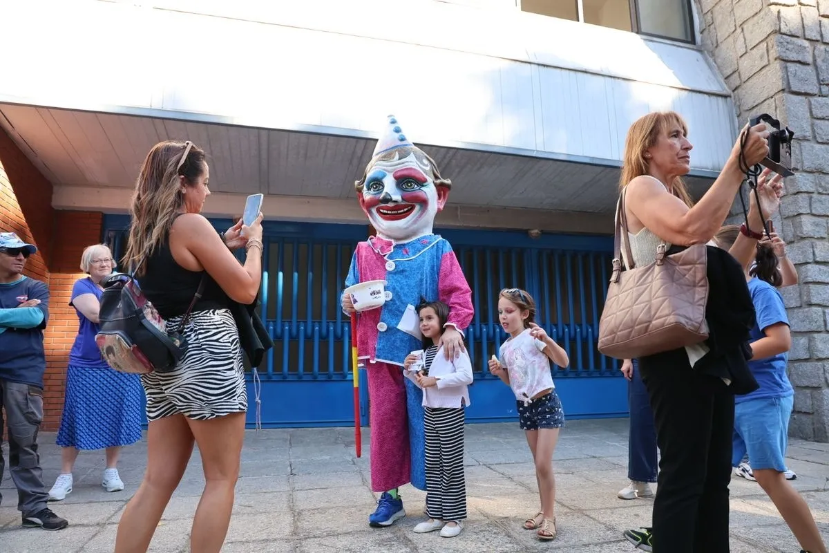 Ilusión y diversión en el tradicional desfile de gigantes y cabezudos de Salamanca | FOTOS: David Sañudo