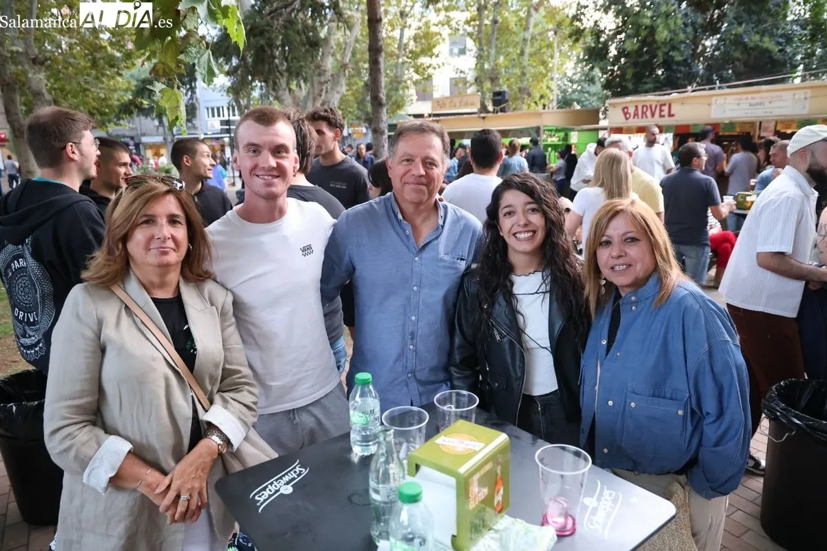 Gran ambiente en las casetas de La Alamedilla | FOTOS: David Sañudo