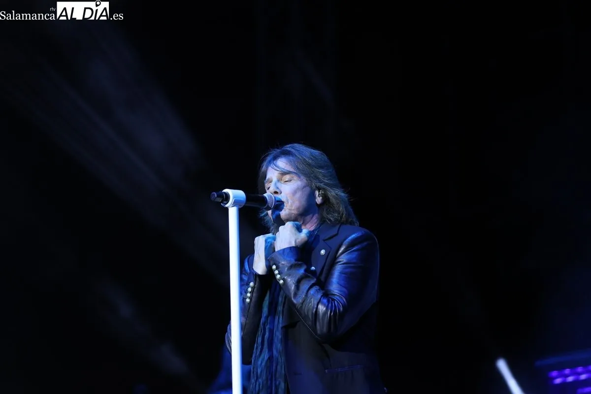 Salamanca se entrega al rock de Europe, que desata la euforia en una Plaza Mayor llena hasta la bandera | FOTOS: David Sañudo 