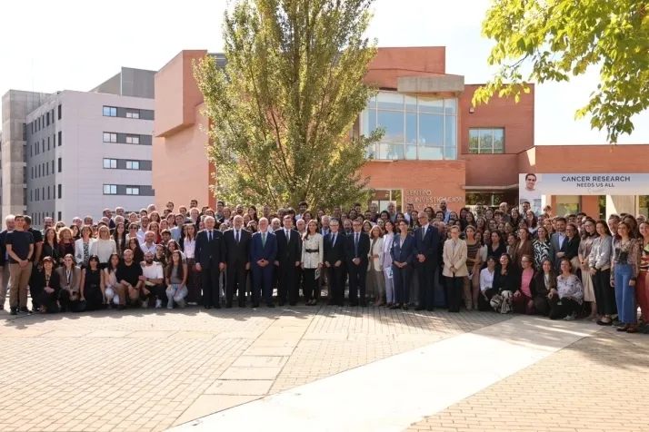 FOTOS | La Reina Letizia apuesta en Salamanca por invertir en investigaci&oacute;n y prevenci&oacute;n del c&aacute;ncer: &ldquo;La enfermedad avanza m&aacute;s r&aacute;pido que nuestro conocimiento&rdquo; | Imagen 1