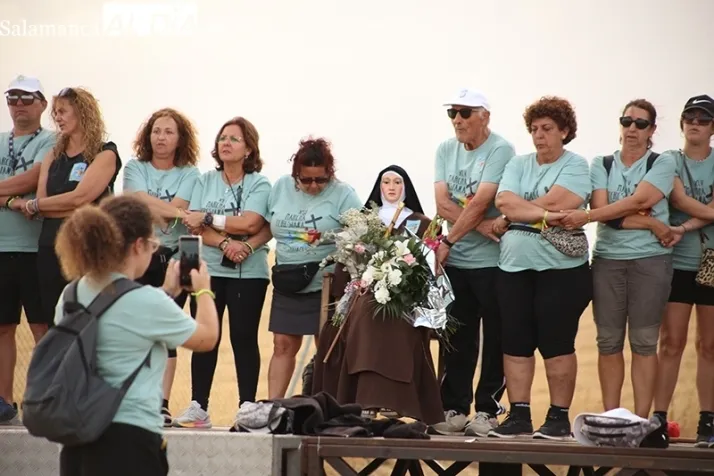 Emoción y compromiso en la Cuesta Hijosa: la Marcha Teresiana 2025 alcanza su meta en Alba | Imagen 1