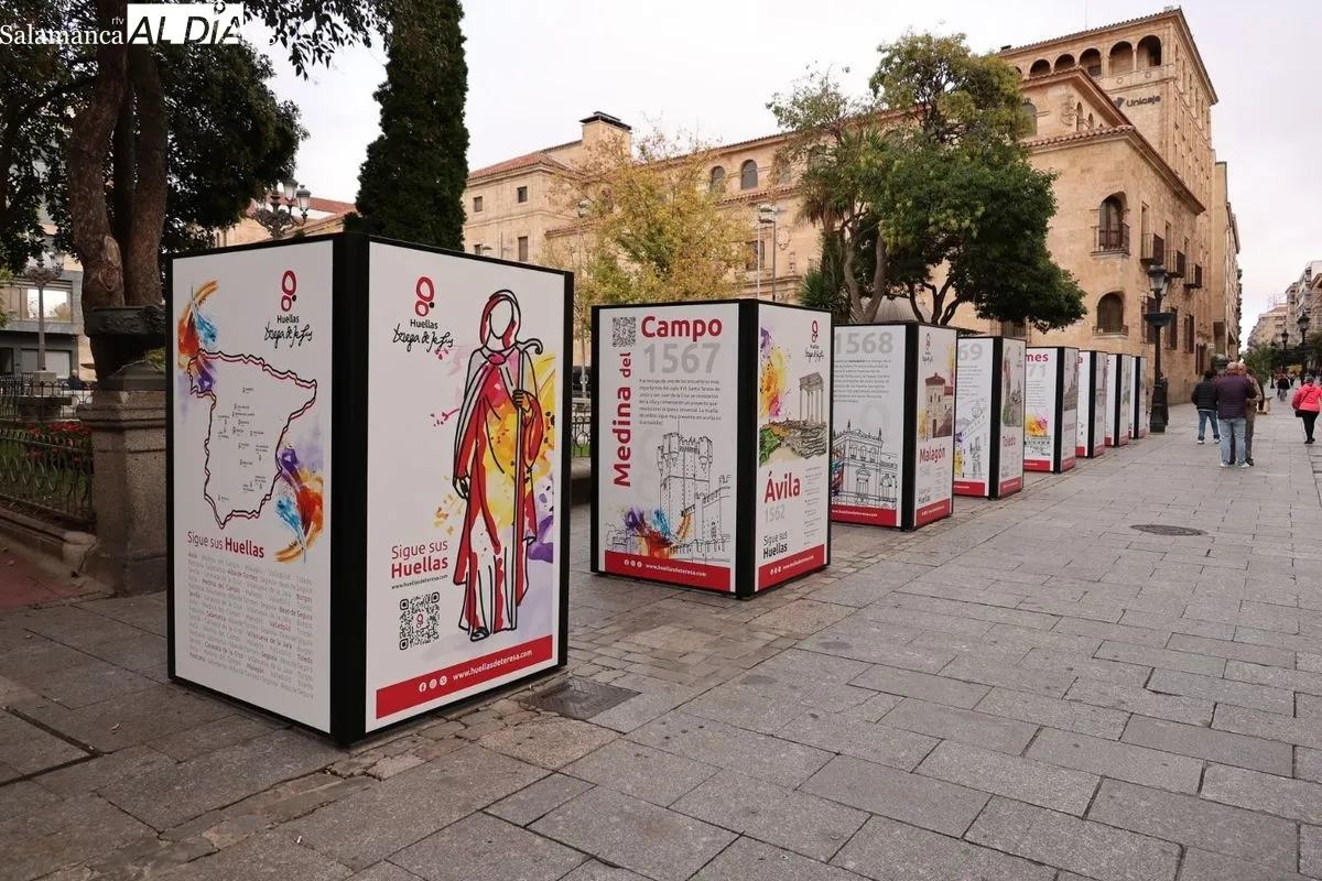 El legado de Santa Teresa revive en el centro de Salamanca con una exposición en la plaza de los Bandos. Foto de David Sañudo