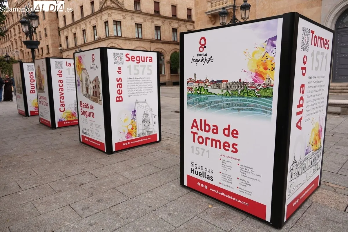 El legado de Santa Teresa revive en el centro de Salamanca con una exposición en la plaza de los Bandos. Foto de David Sañudo