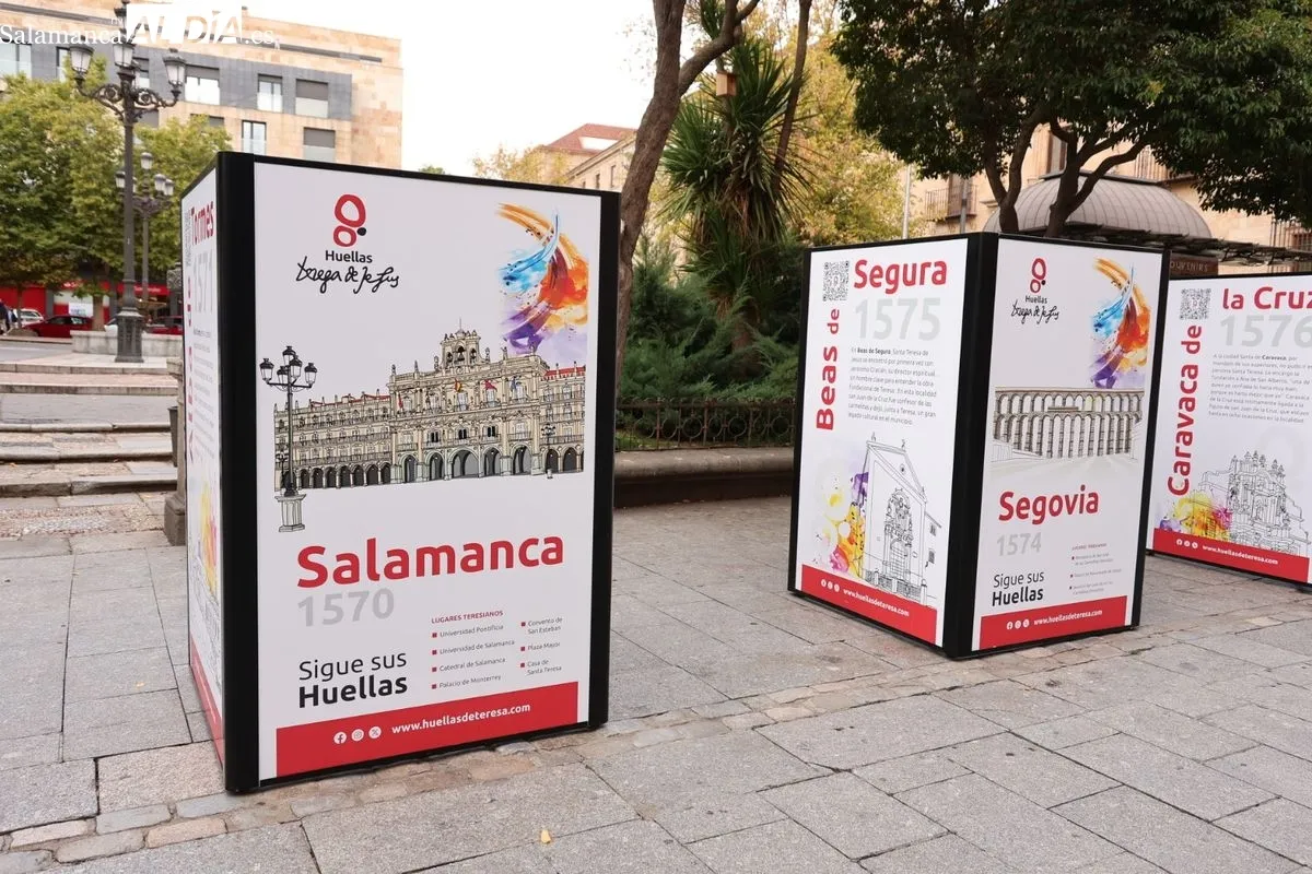 El legado de Santa Teresa revive en el centro de Salamanca con una exposición en la plaza de los Bandos. Foto de David Sañudo