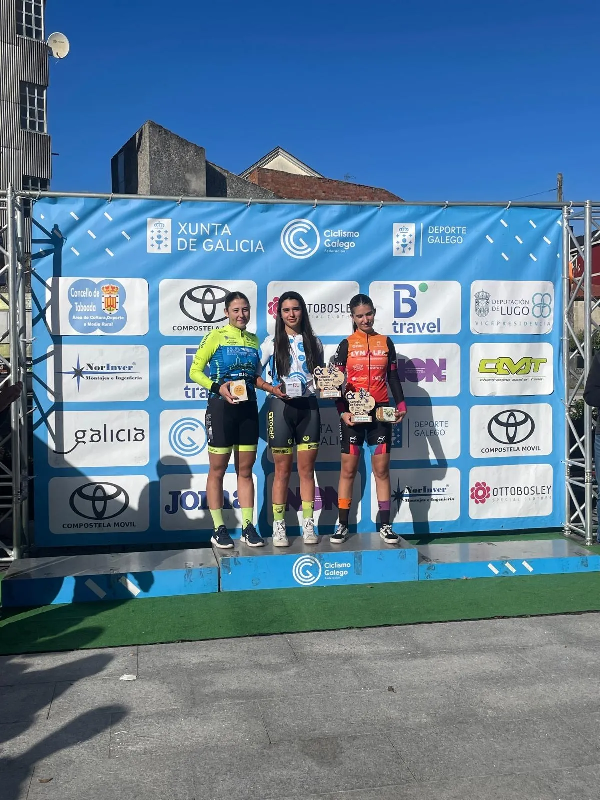 Foto 2 - Vega Albares, Victoria Moreno y Carla Dom&iacute;nguez suben al podio con el HyD - Ciudad de Salamanca