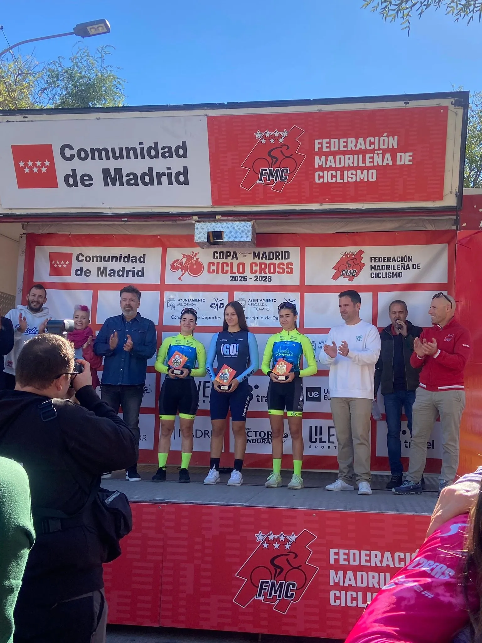 Foto 3 - Vega Albares, Victoria Moreno y Carla Dom&iacute;nguez suben al podio con el HyD - Ciudad de Salamanca