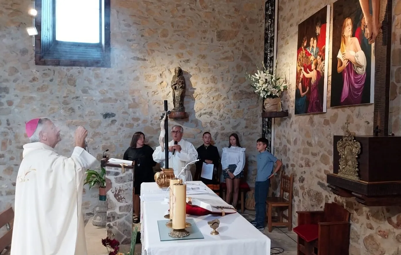 Foto 2 - Bendecidas las nuevas im&aacute;genes del frontal del presbiterio de la Iglesia de El Ma&iacute;llo