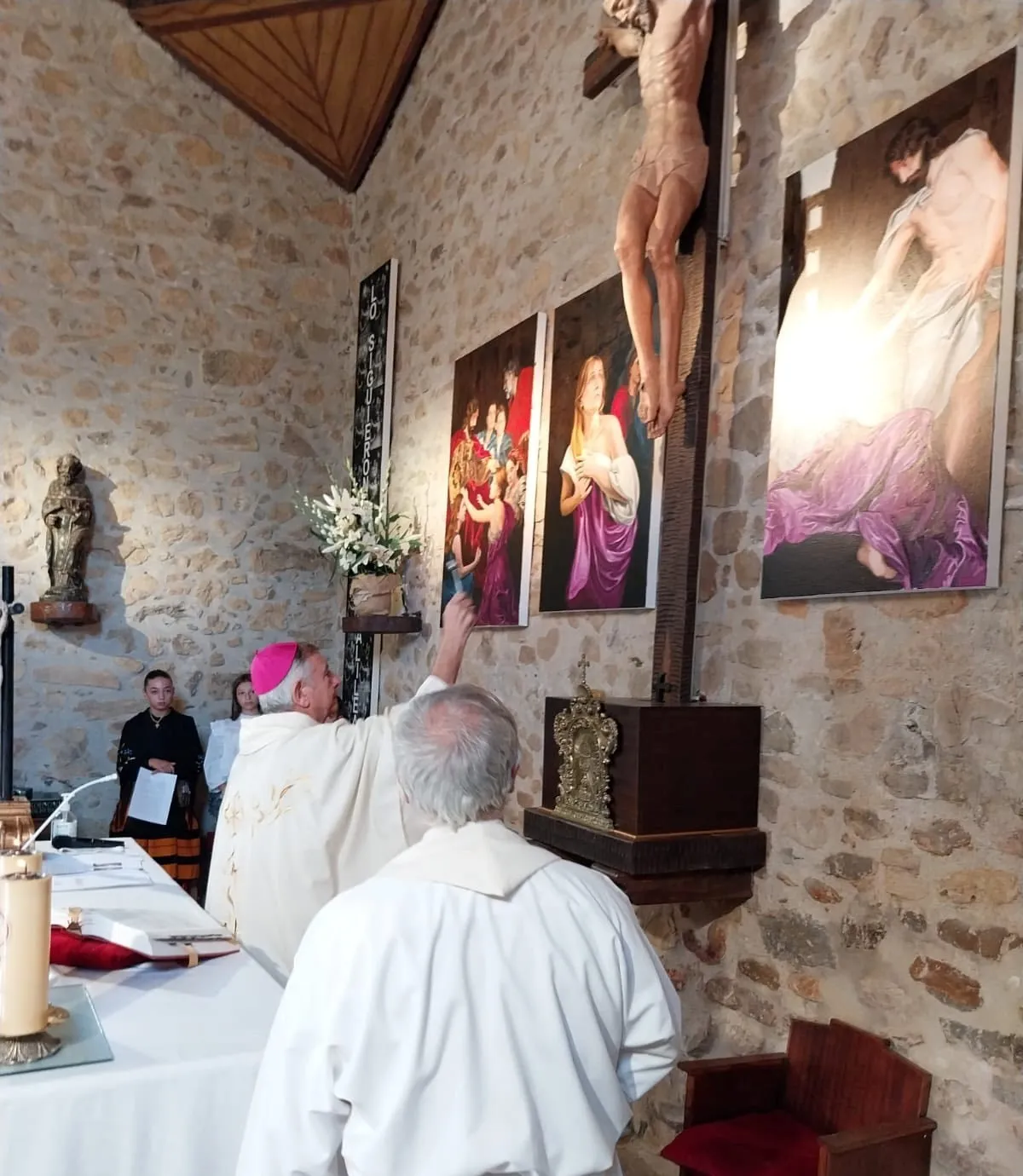 Foto 7 - Bendecidas las nuevas im&aacute;genes del frontal del presbiterio de la Iglesia de El Ma&iacute;llo