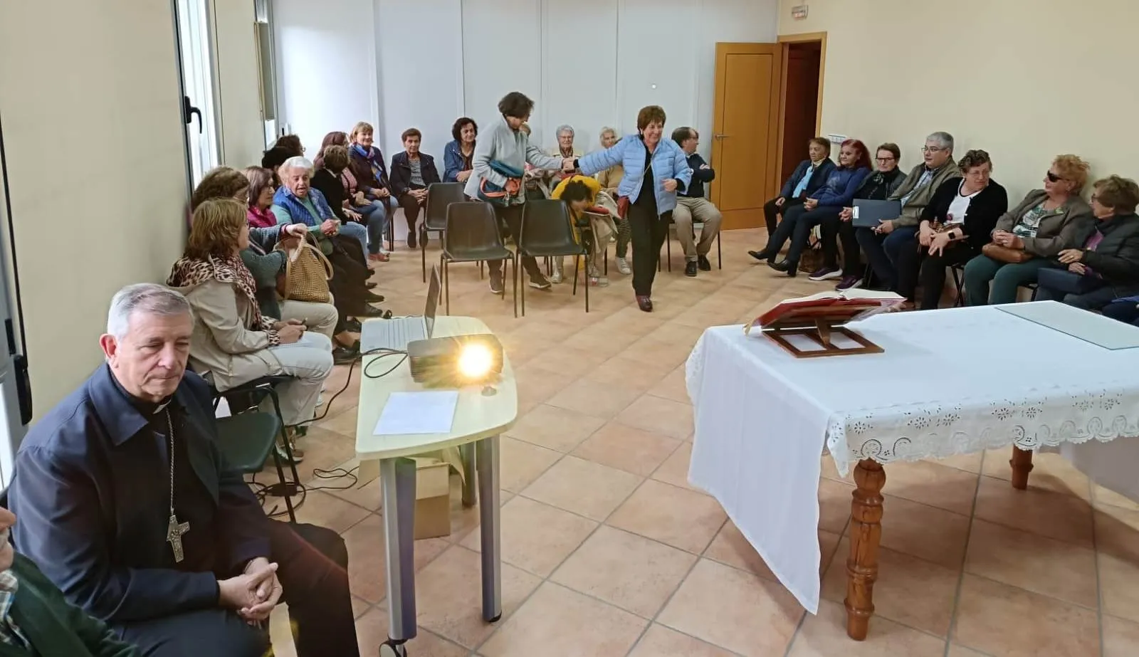 Foto 2 - Fuenteguinaldo alberga el retiro de inicio de curso del Arciprestazgo de &Aacute;gueda