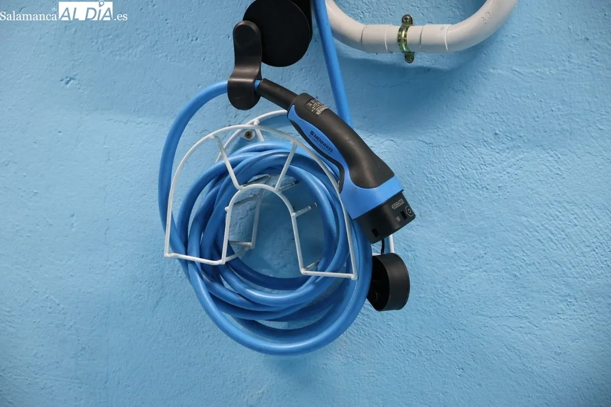 Puntos de recarga para coches eléctricos en el aparcamiento de Colón. Foto de David Sañudo