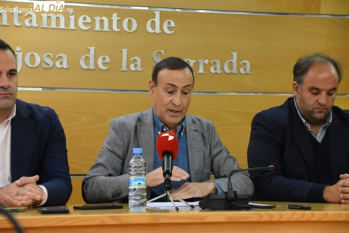 Comparecencia de los alcaldes de Carbajosa, Santa Marta, Guijuelo, Villamayor y Doñinos | Fotos: T.S.