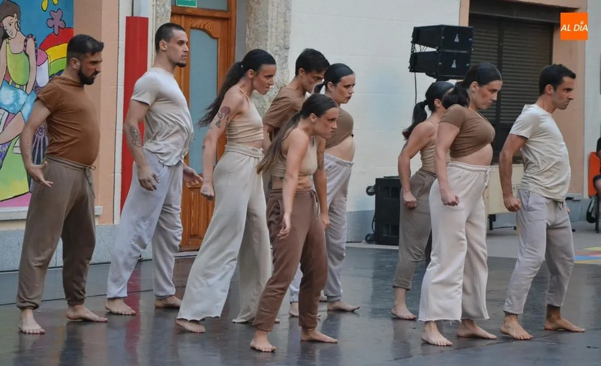 Taller de danza de raíz y folclore. Impartido por Lucía López-Enrique y Silvia Reguera el domingo 7 de diciembre