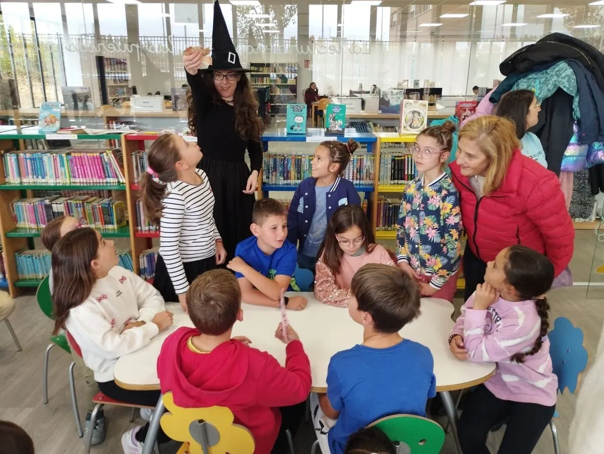 Foto 3 - Los colegios de Santa Marta celebran el D&iacute;a de las Bibliotecas con un juego de pistas tem&aacute;tico