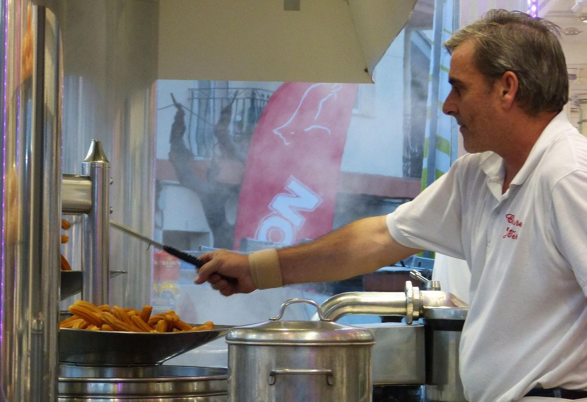 Plazo para puestos de flores y churros en Salamanca por Todos los Santos