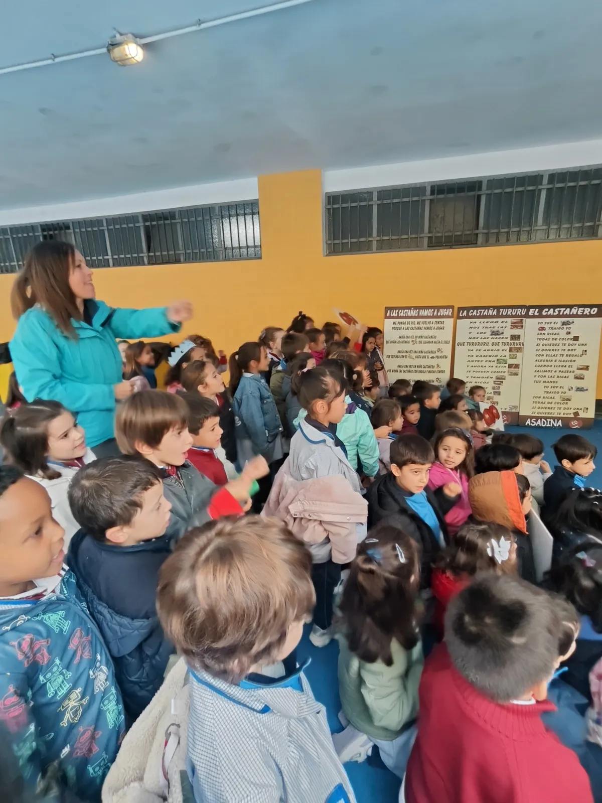 Foto 7 - La tradici&oacute;n de la Casta&ntilde;ada llena de actividades oto&ntilde;ales el Colegio San Juan Bosco