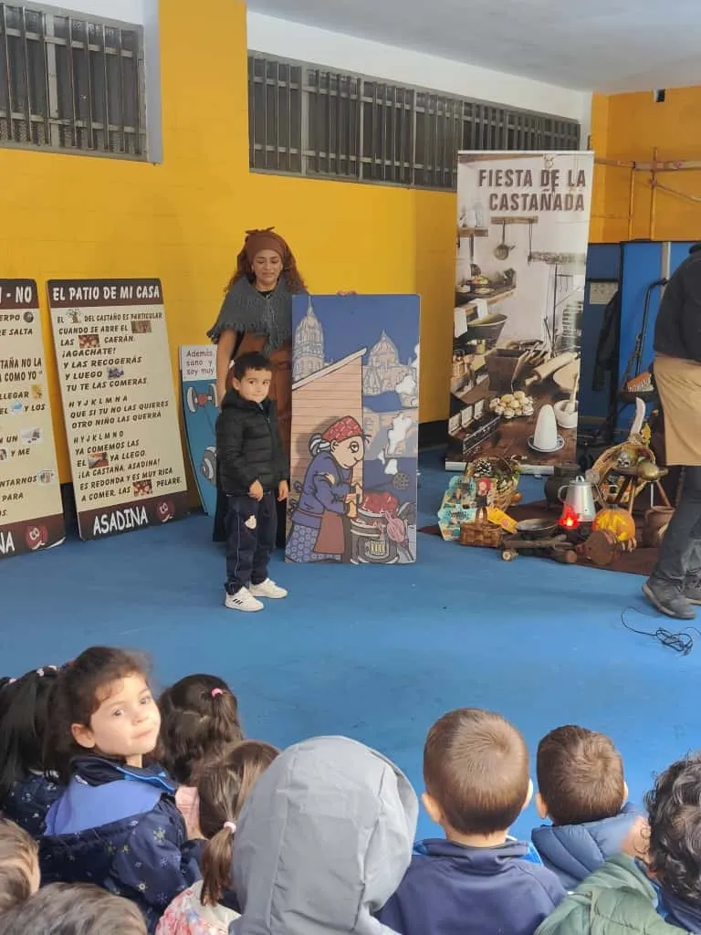 Foto 3 - La tradici&oacute;n de la Casta&ntilde;ada llena de actividades oto&ntilde;ales el Colegio San Juan Bosco