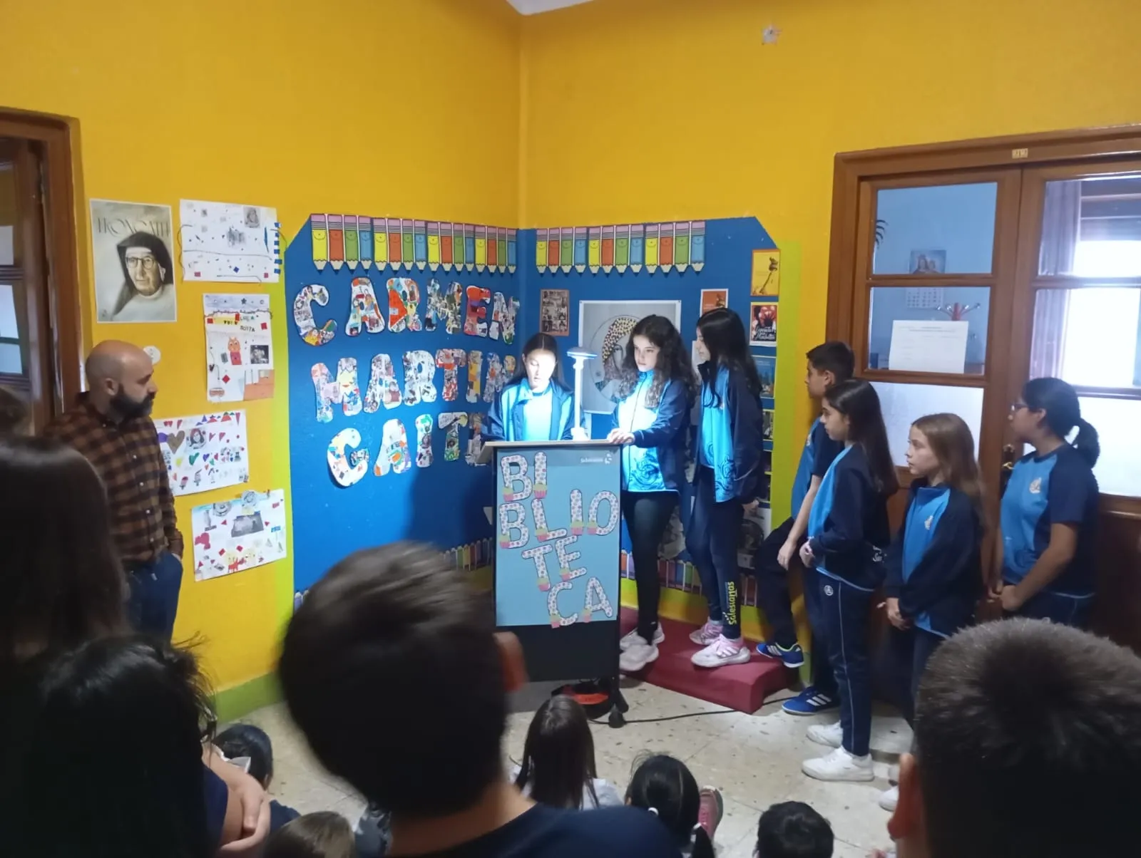 El Colegio San Juan Bosco homenajea a Carmen Martín Gaite con 'Caperucita en Manhattan'