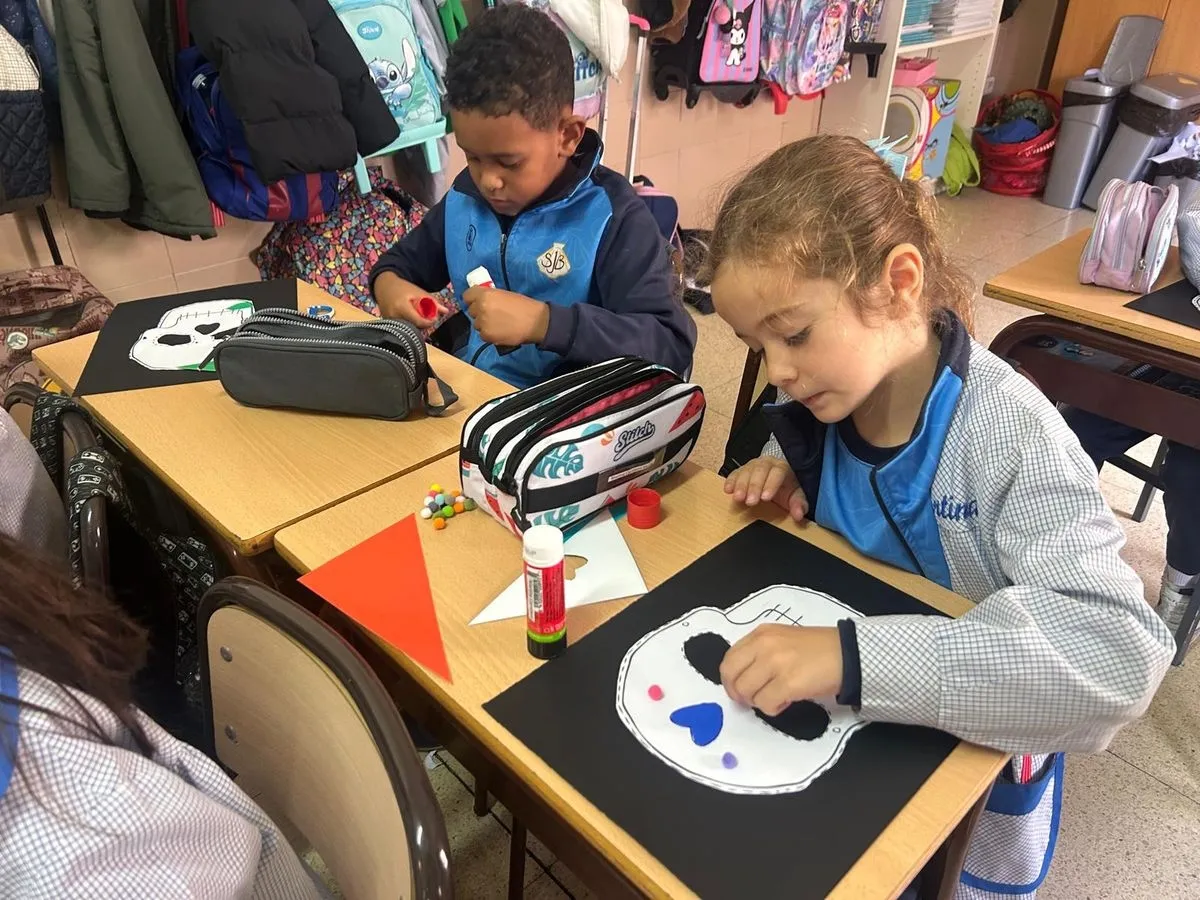 Foto 5 - Magia y misterio llenan los pasillos del colegio San Juan Bosco por Halloween