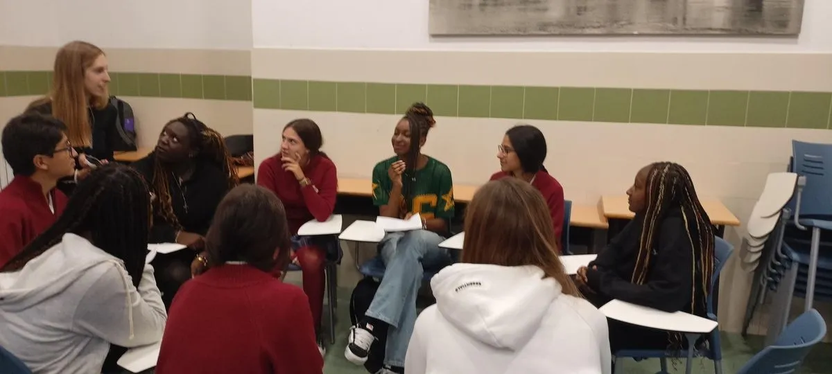 Estudiantes del Colegio San Juan Bosco practican inglés con alumnos de Londres