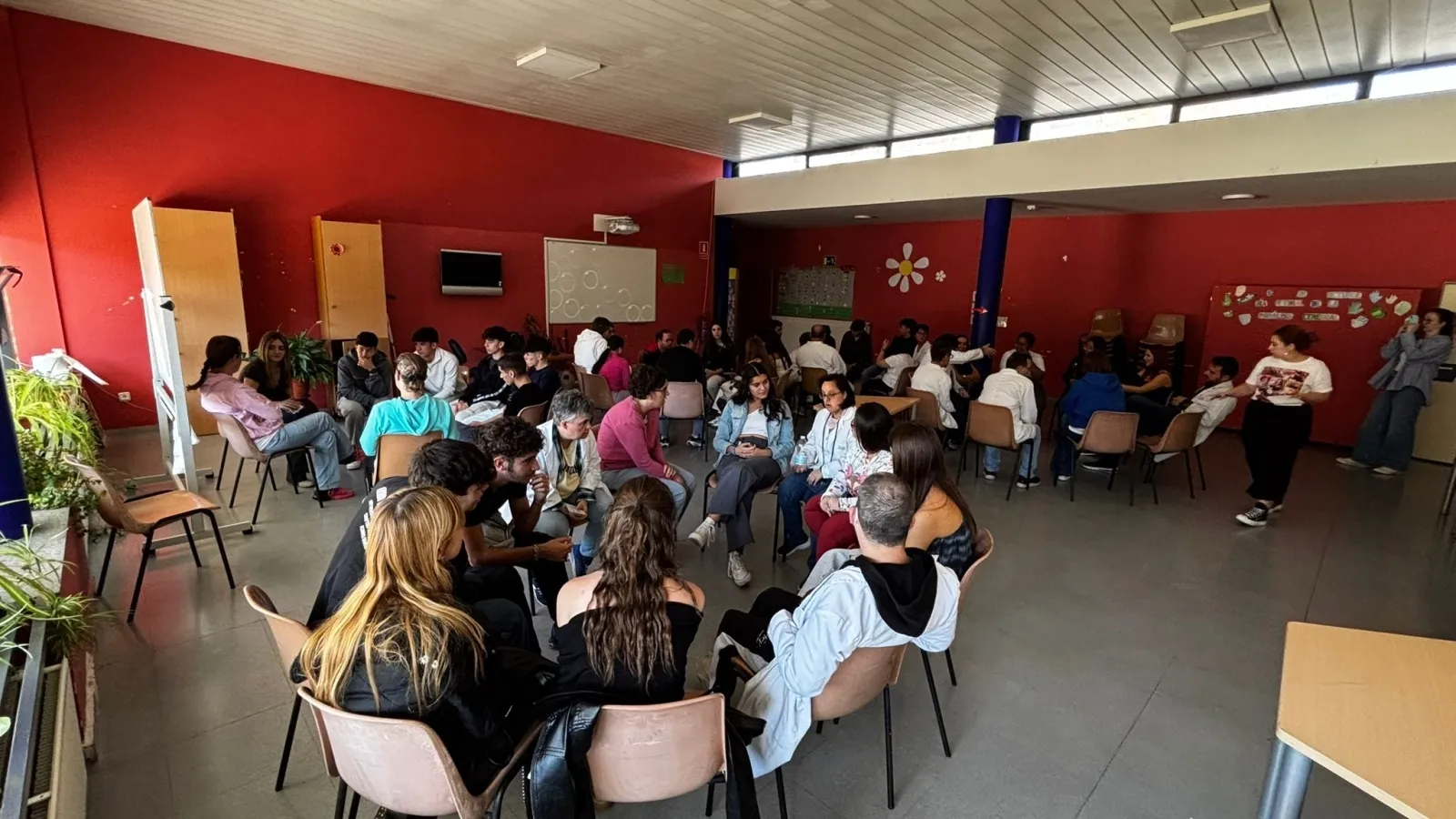 Foto 2 - La solidaridad se aprende en la calle: escolares visitan seis entidades sociales de Salamanca