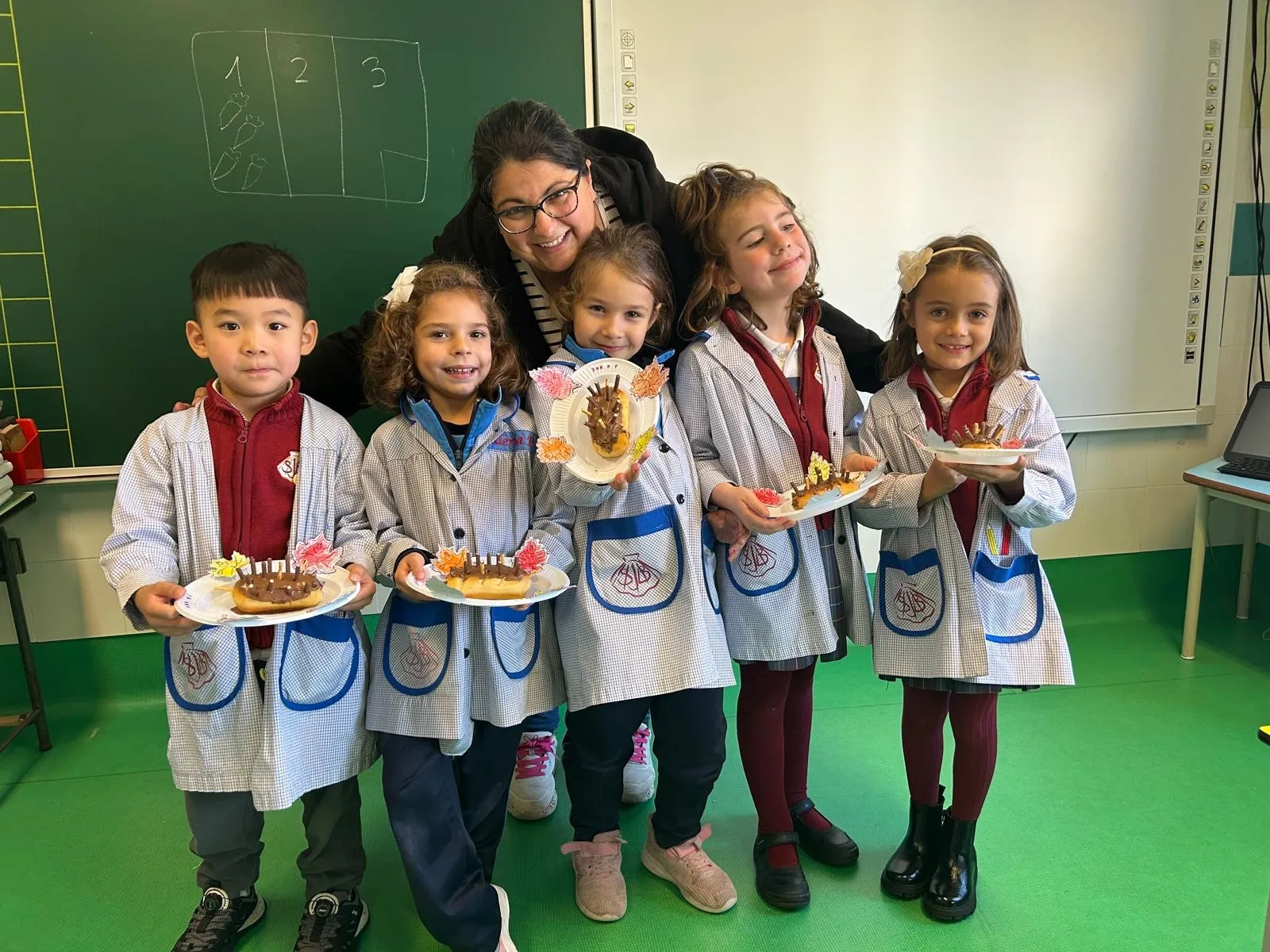 Foto 5 - FOTOS | El Colegio San Juan Bosco une a familias y alumnos en un taller de cocina sobre el oto&ntilde;o