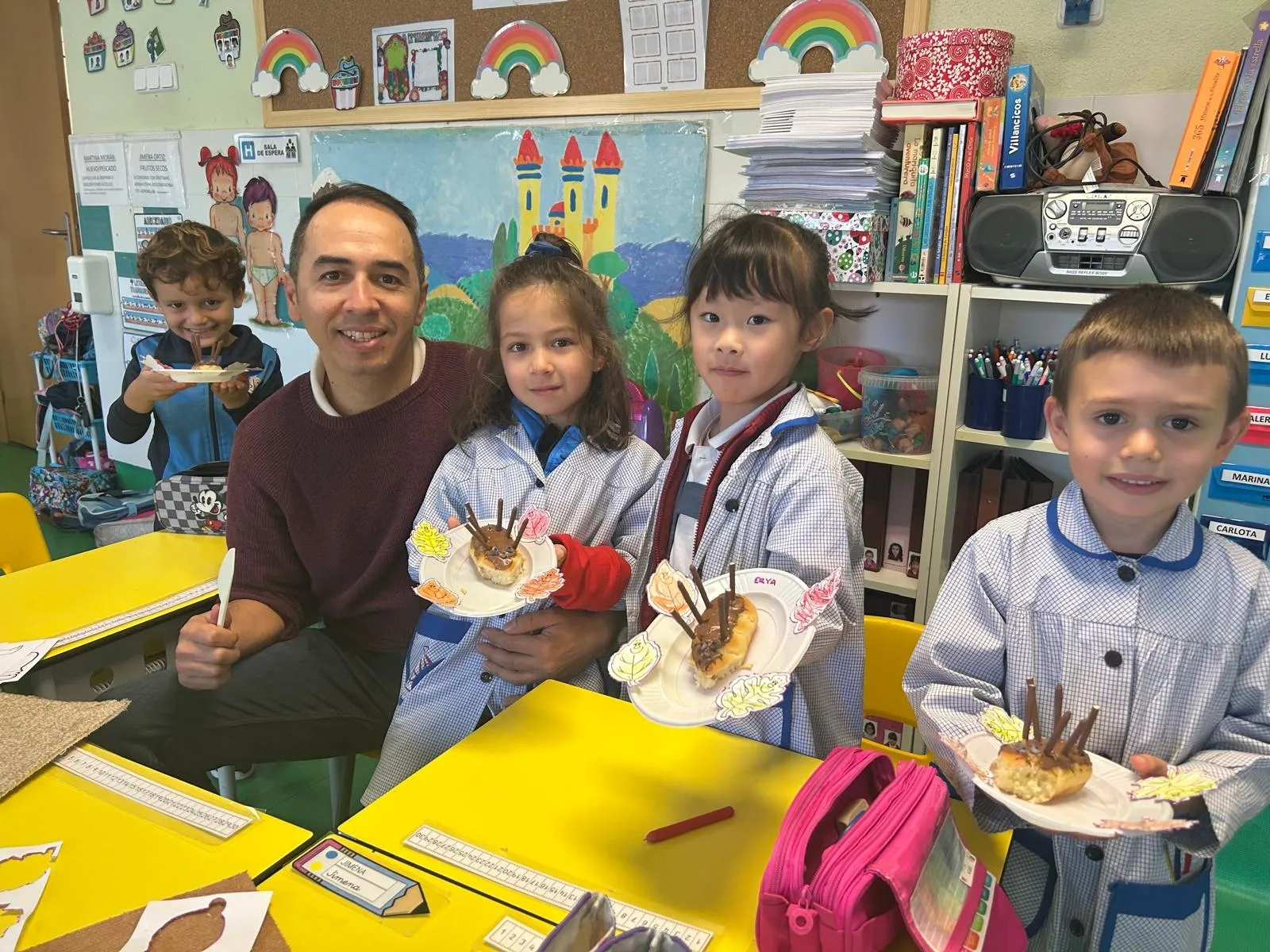 Foto 3 - FOTOS | El Colegio San Juan Bosco une a familias y alumnos en un taller de cocina sobre el oto&ntilde;o