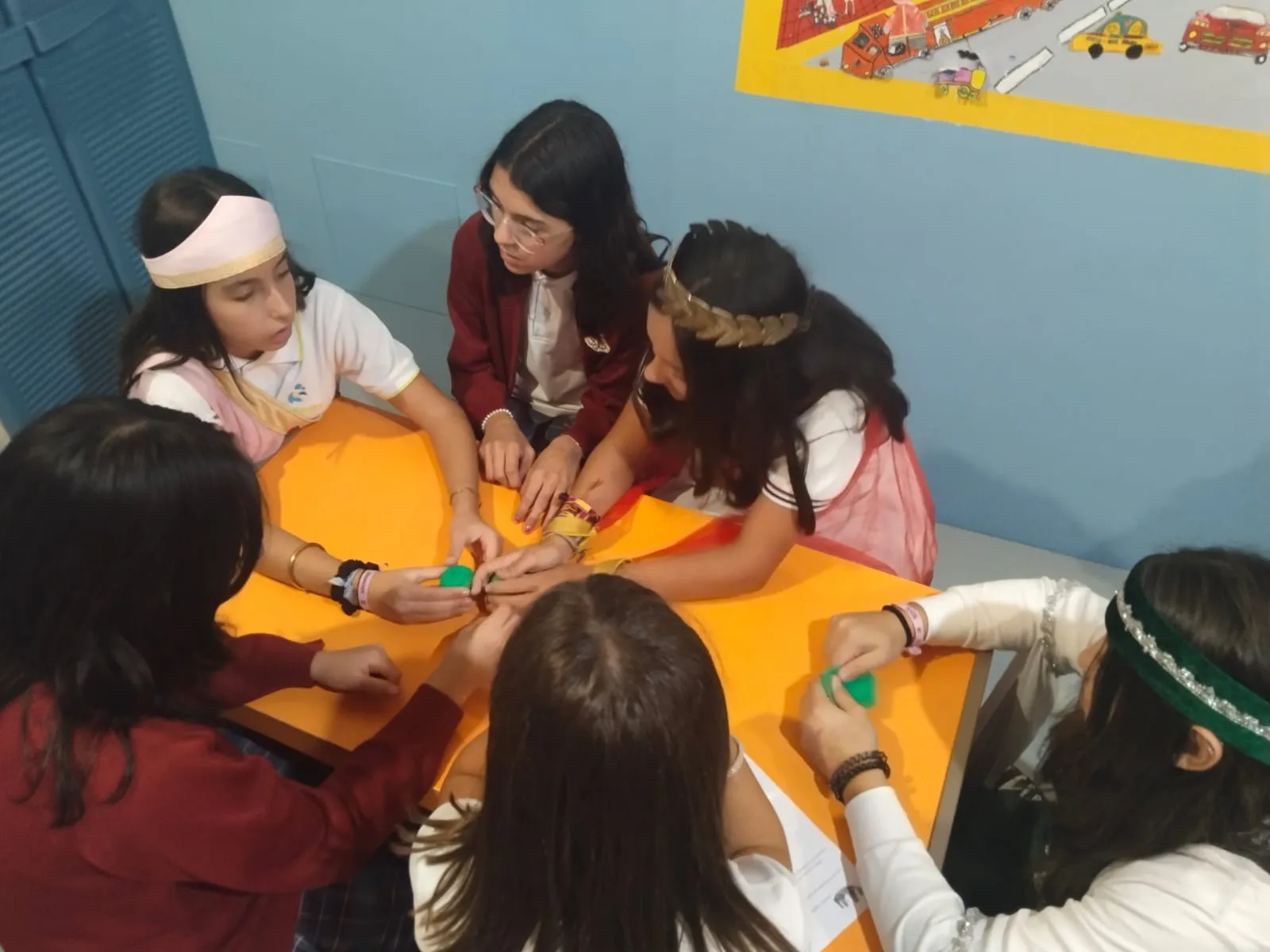 Los alumnos del Colegio San Juan Bosco en su visita al Museo del Comercio