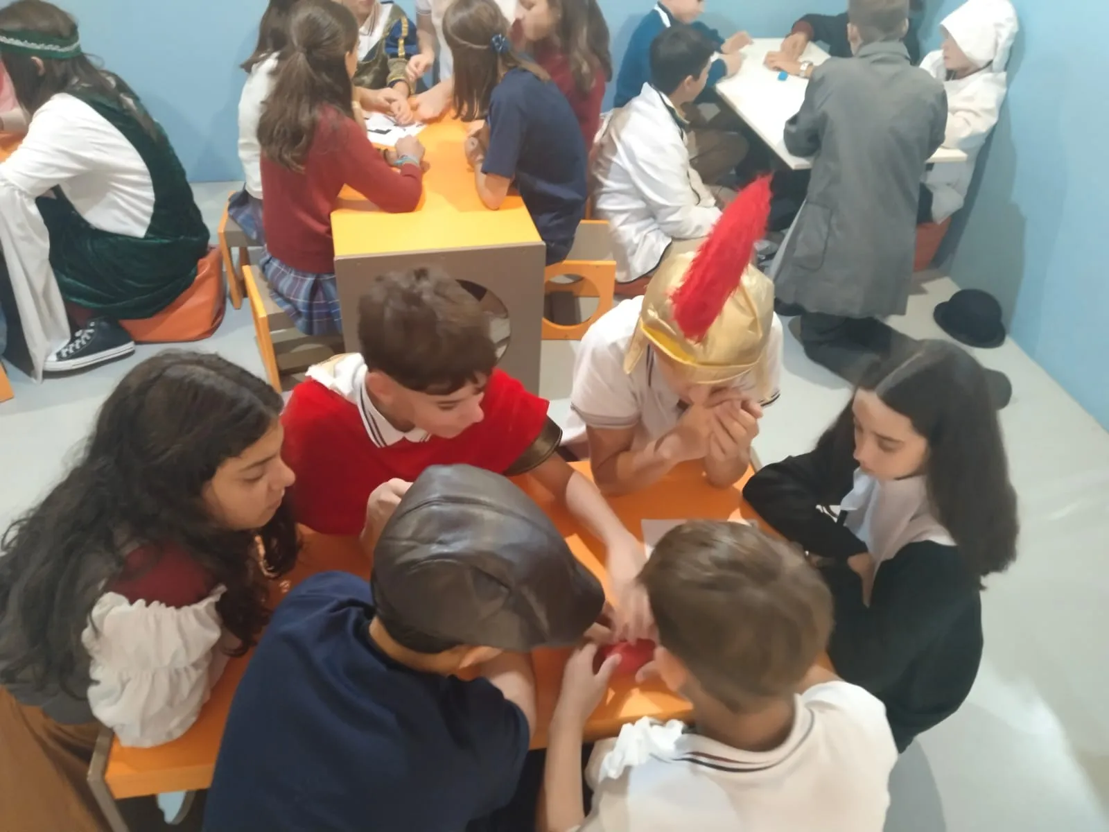 Los alumnos del Colegio San Juan Bosco en su visita al Museo del Comercio