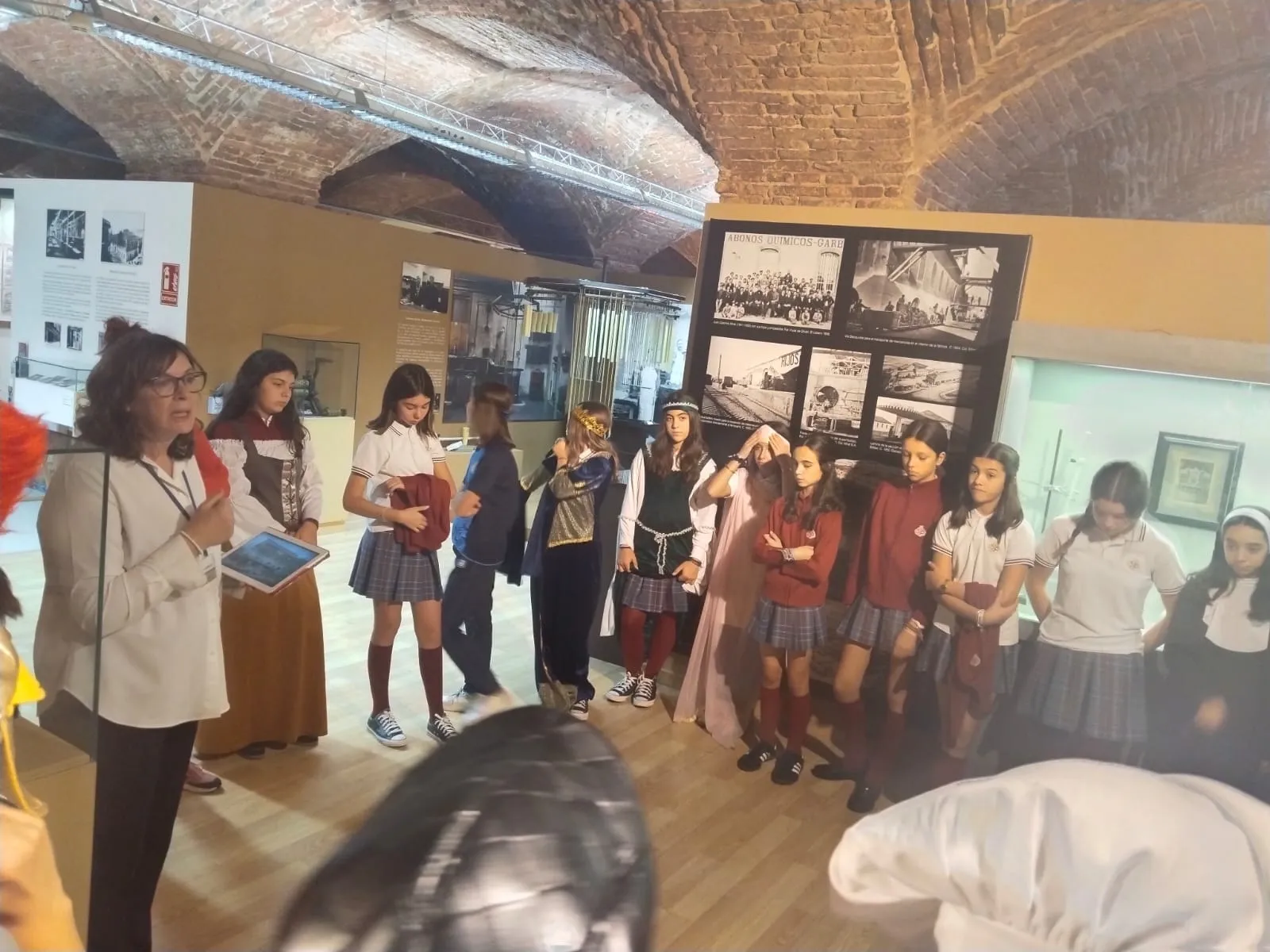 Los alumnos del Colegio San Juan Bosco en su visita al Museo del Comercio