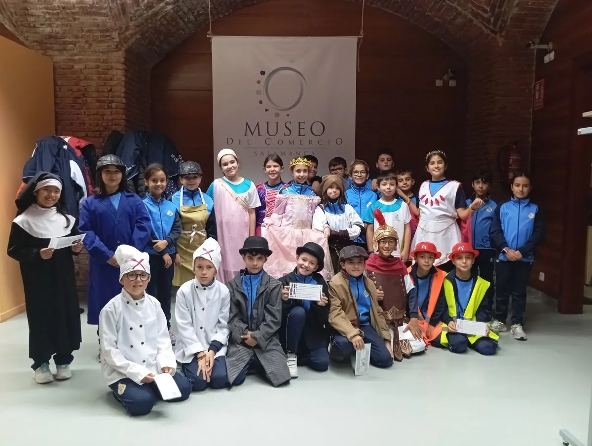 Foto 8 - Alumnos del colegio San Juan Bosco reviven la historia del comercio salmantino