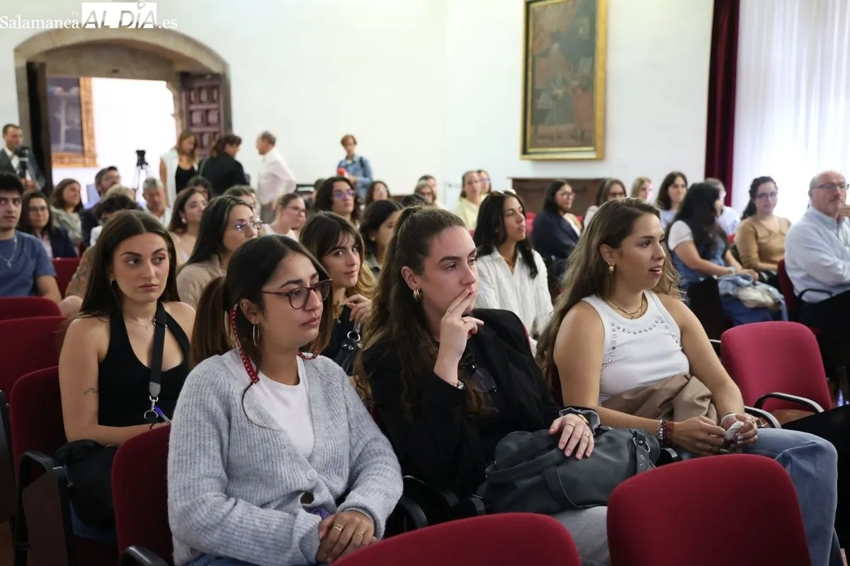 La ministra de Juventud e Infancia, Sira Rego, participó en la inauguración de dos Másteres en la Universidad de Salamanca. Foto de David Sañudo