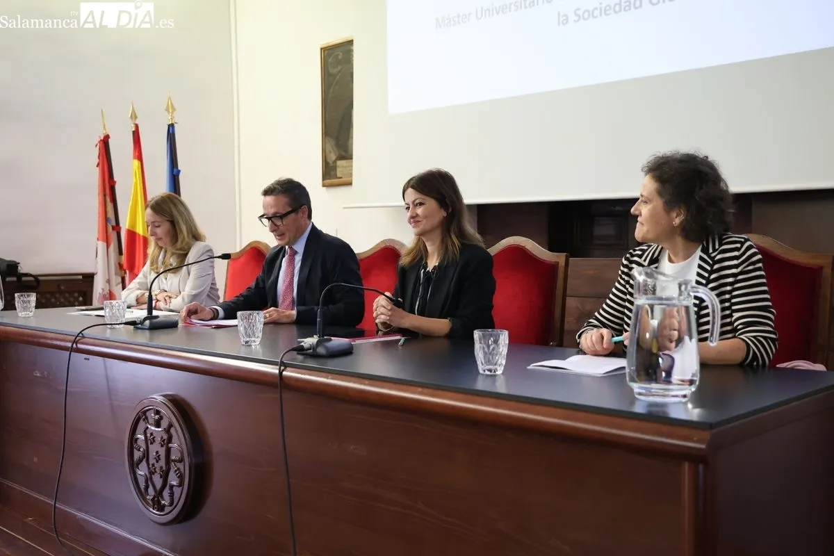 La ministra de Juventud e Infancia, Sira Rego, participó en la inauguración de dos Másteres en la Universidad de Salamanca. Foto de David Sañudo
