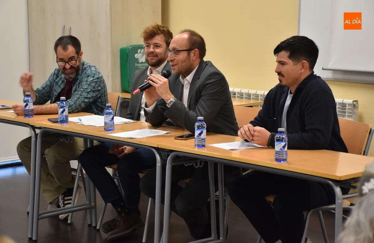Foto 2 - La Universidad de la Experiencia inaugura el curso con peticiones de los alumnos, cuyo n&uacute;mero crece