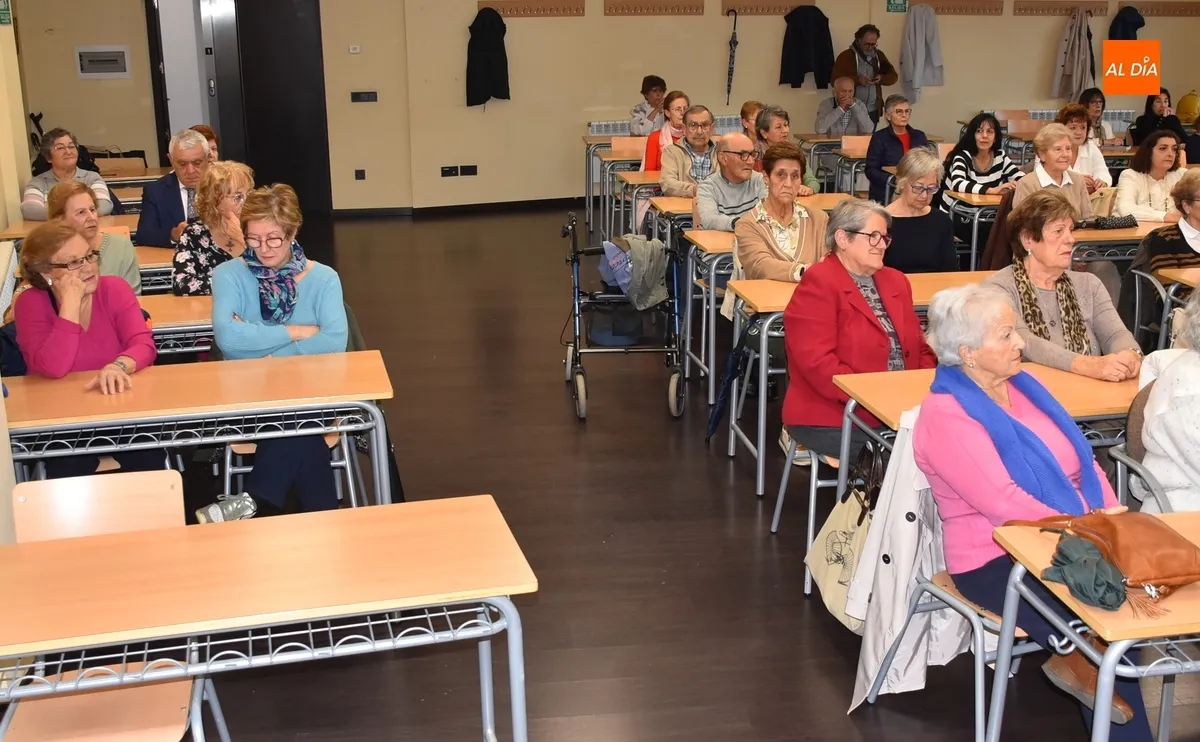 Foto 3 - La Universidad de la Experiencia inaugura el curso con peticiones de los alumnos, cuyo n&uacute;mero crece