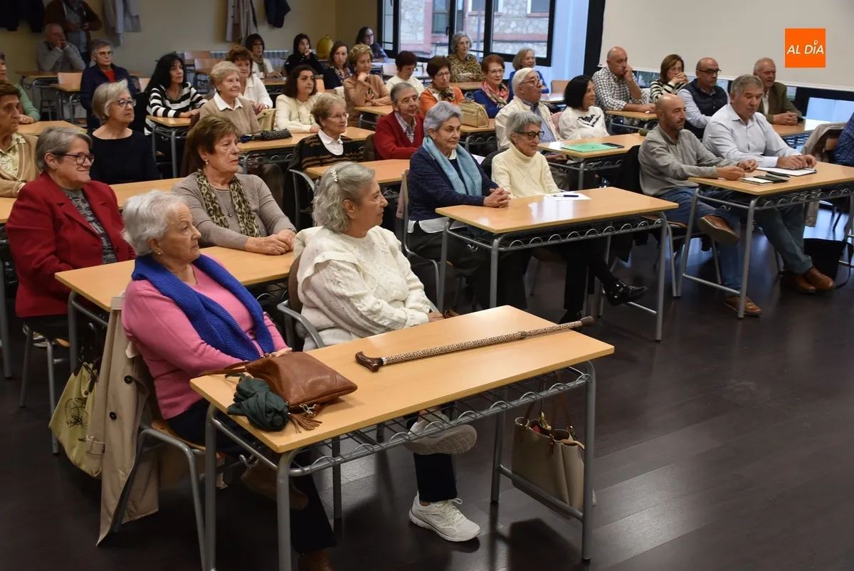 Foto 4 - La Universidad de la Experiencia inaugura el curso con peticiones de los alumnos, cuyo n&uacute;mero crece