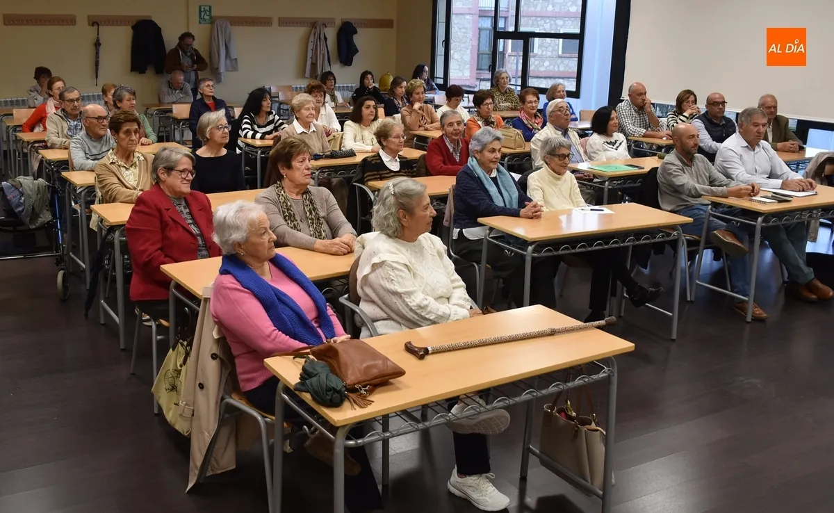 Foto 5 - La Universidad de la Experiencia inaugura el curso con peticiones de los alumnos, cuyo n&uacute;mero crece
