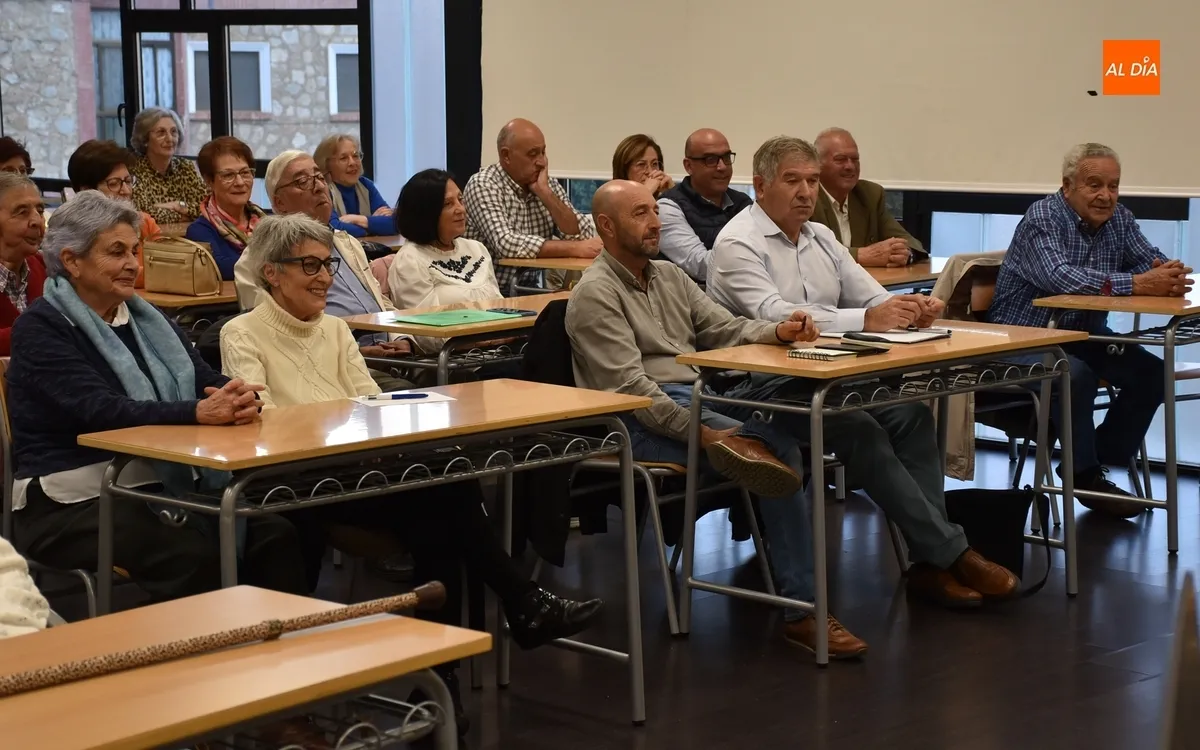 Foto 7 - La Universidad de la Experiencia inaugura el curso con peticiones de los alumnos, cuyo n&uacute;mero crece