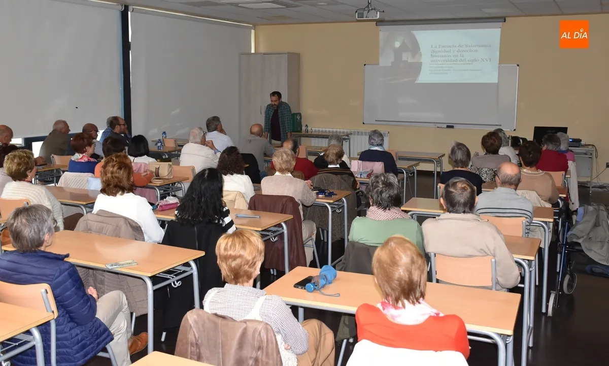 Foto 10 - La Universidad de la Experiencia inaugura el curso con peticiones de los alumnos, cuyo n&uacute;mero crece