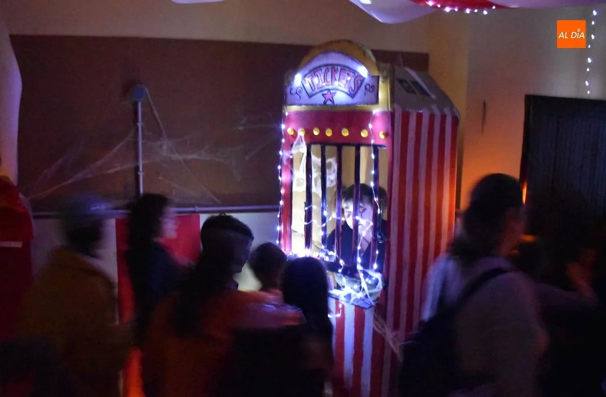 Foto 3 - El Colegio San Francisco se convierte en &lsquo;El Circo del Terror&rsquo; para festejar Halloween
