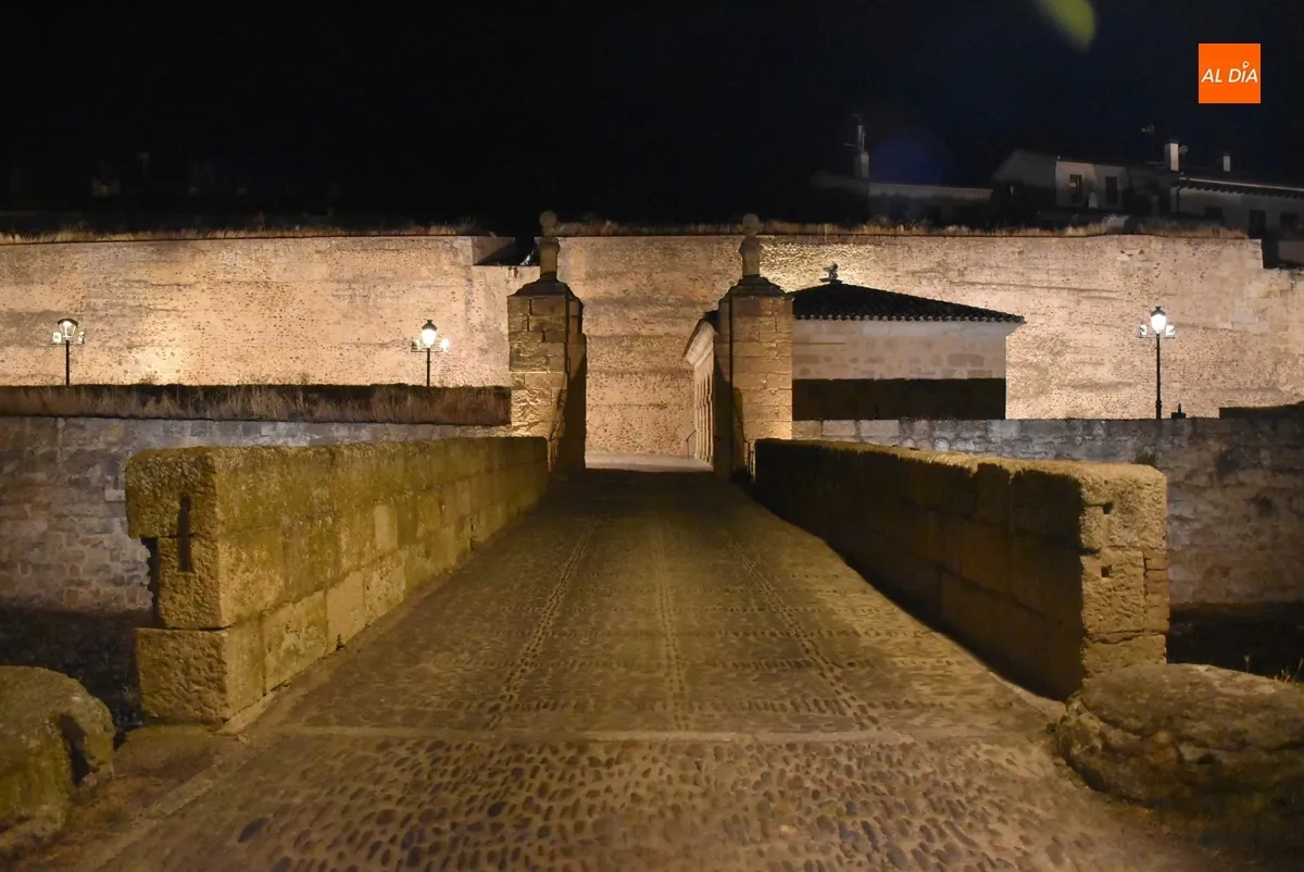 Foto 3 - Remozada la iluminaci&oacute;n del entorno del Puente de San Felipe