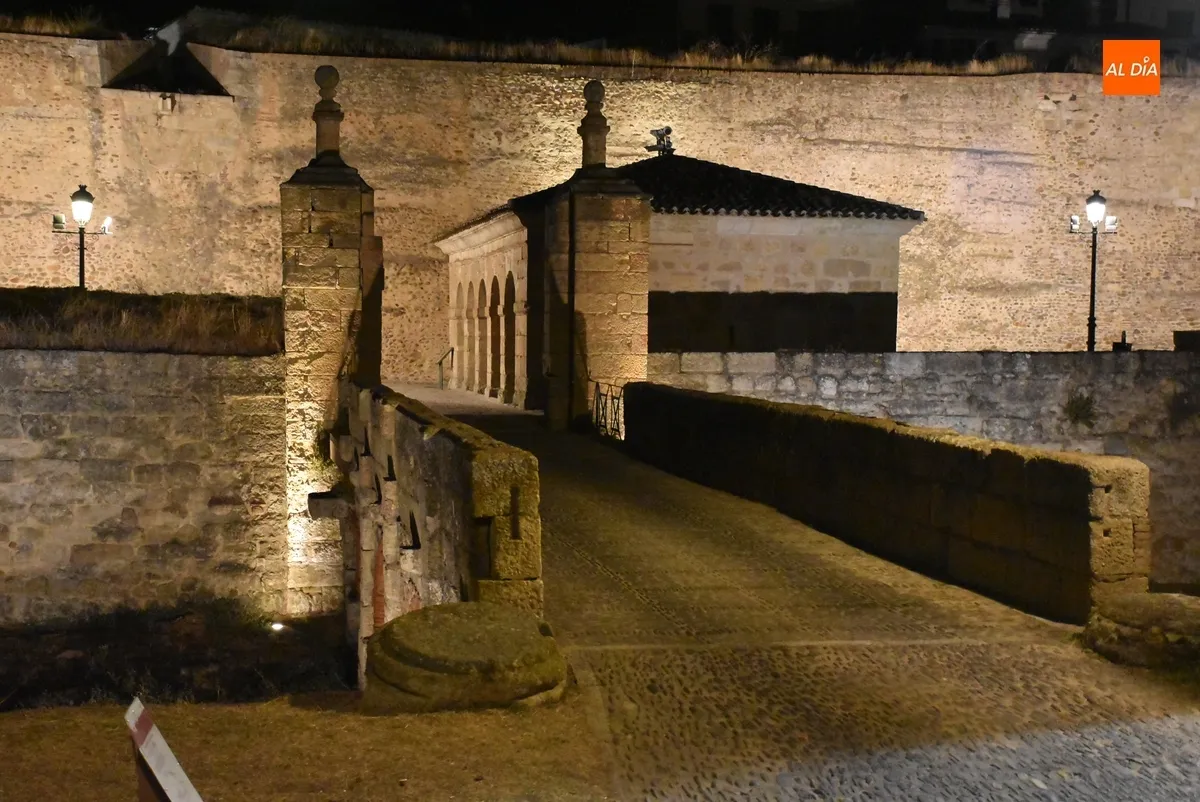 Foto 4 - Remozada la iluminaci&oacute;n del entorno del Puente de San Felipe