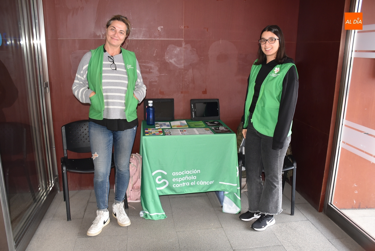 La AECC capta nuevos socios a las puertas del Centro de Salud con una respuesta maravillosa