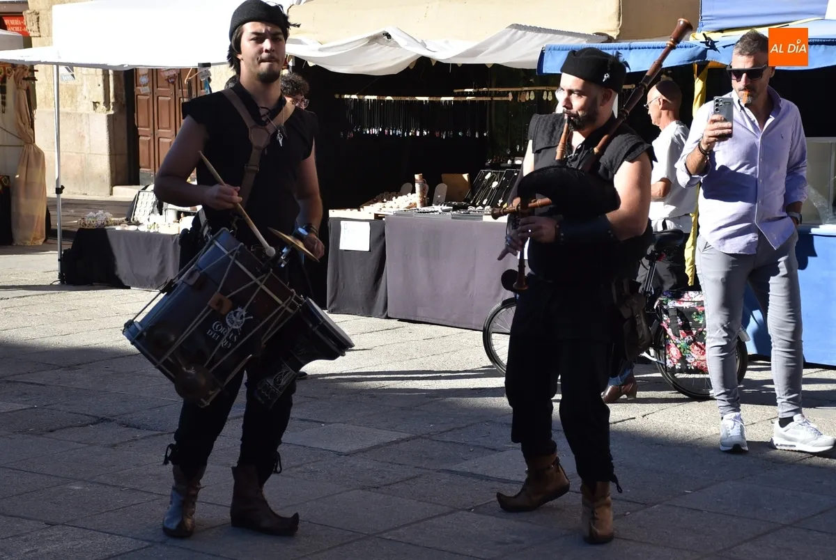 Foto 2 - Manuk se encarga de cerrar con compa&ntilde;&iacute;a la Feria Medieval 2025